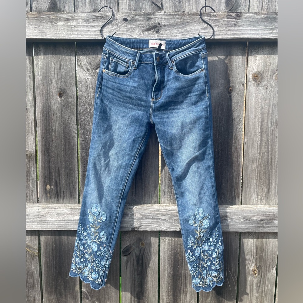 Driftwood Embroidered Cropped jeans